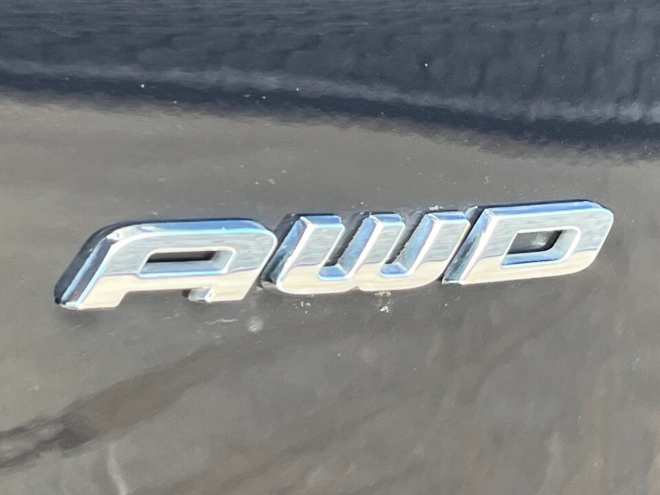 2022 Ford Edge SEL photo 2