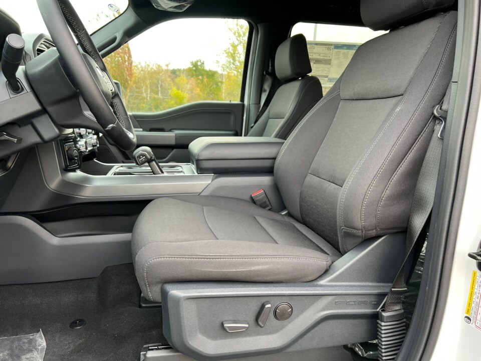 2025 Ford F-150 XLT photo 3