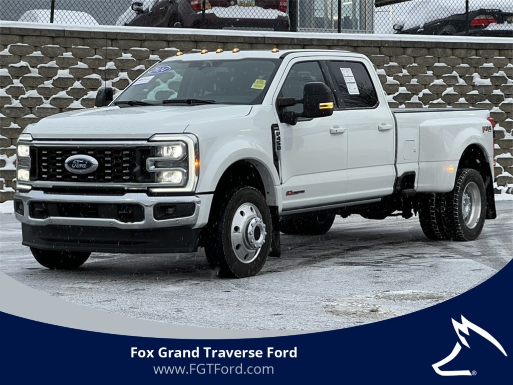 2024 Ford F-450 Super Duty Lariat's photo
