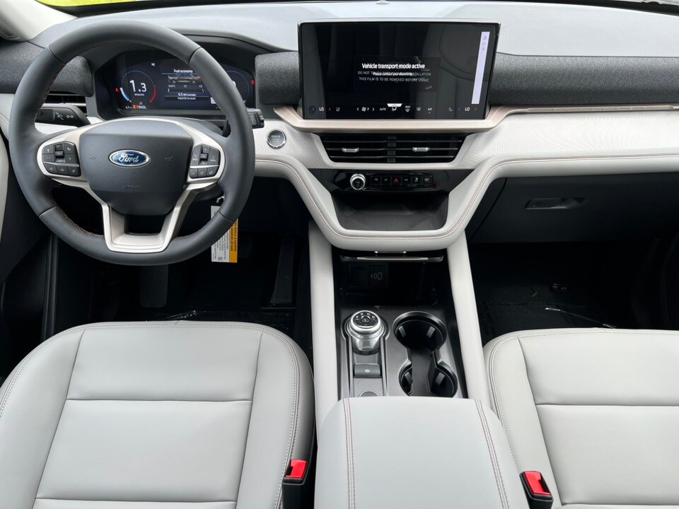 2025 Ford Explorer photo 3