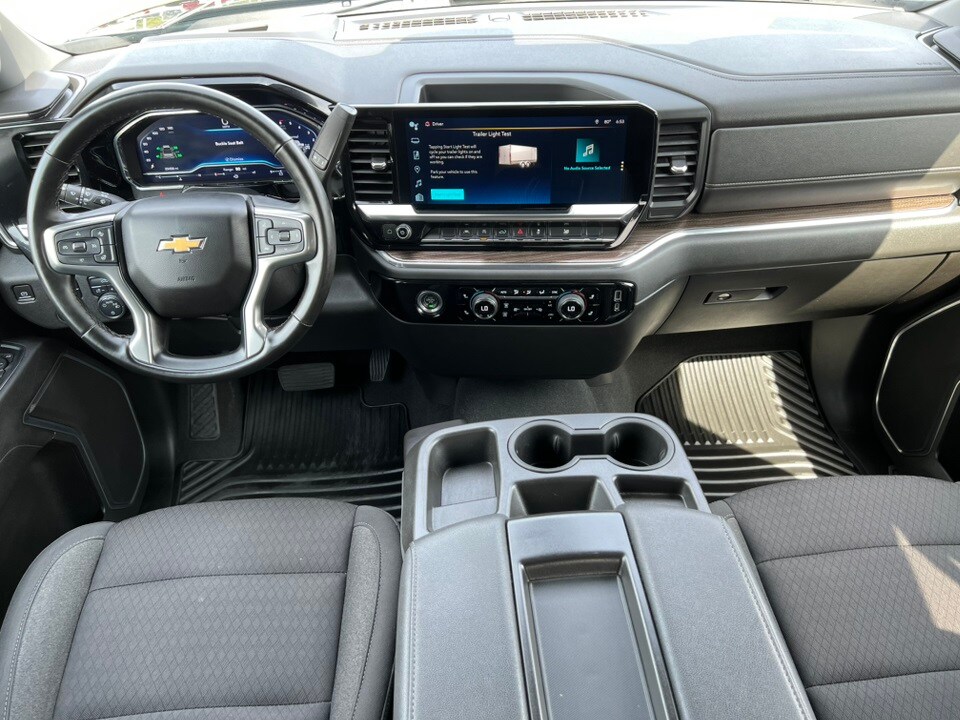 2023 Chevrolet Silverado 1500 LT photo 2