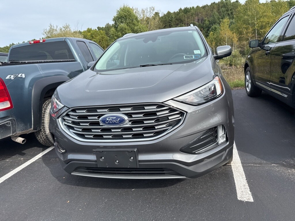 2022 Ford Edge SEL photo 2
