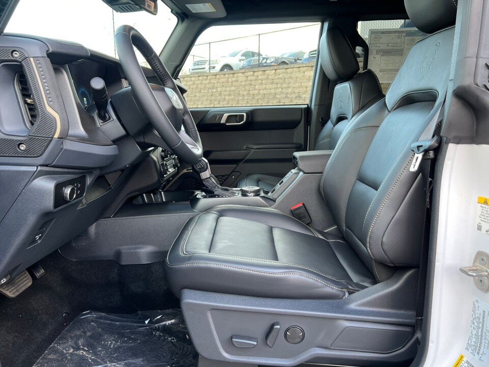 2025 Ford Bronco Badlands photo 3