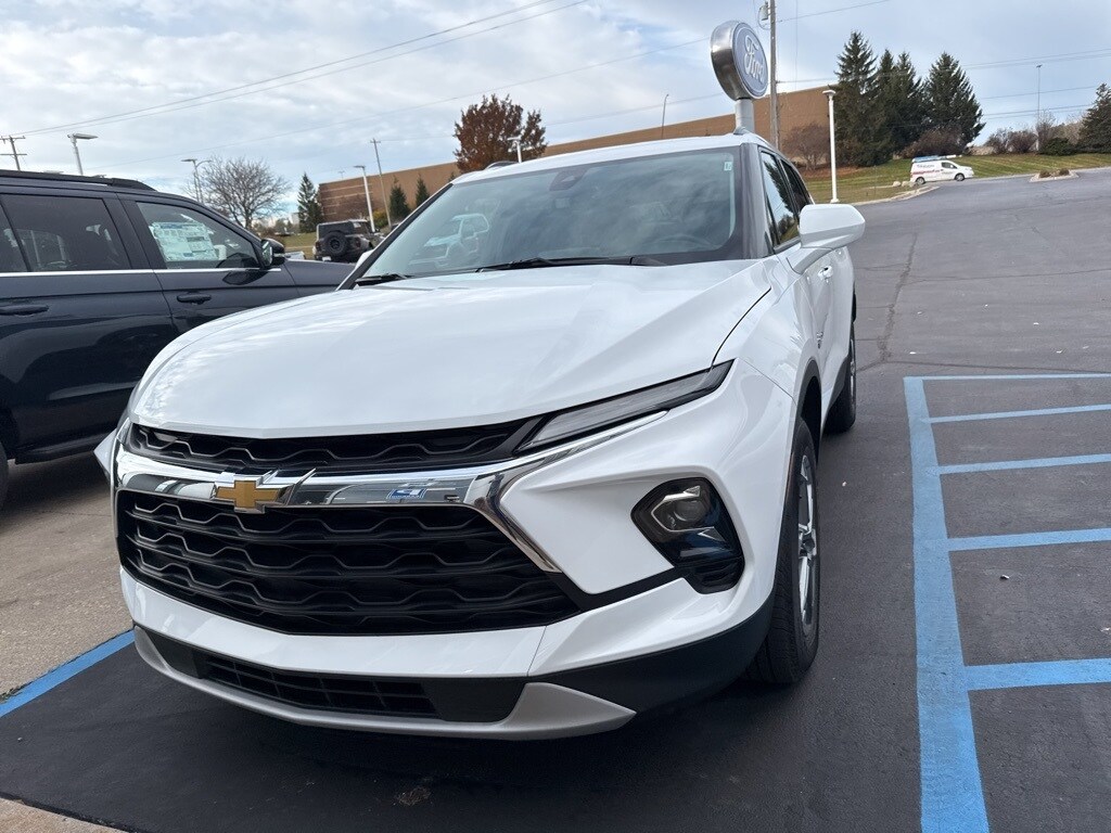 2023 Chevrolet Blazer 2LT photo 2