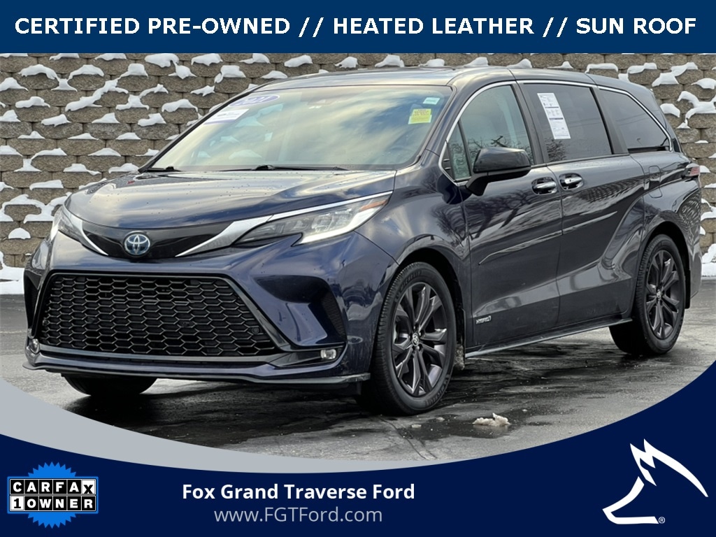 2021 Toyota Sienna XSE's photo