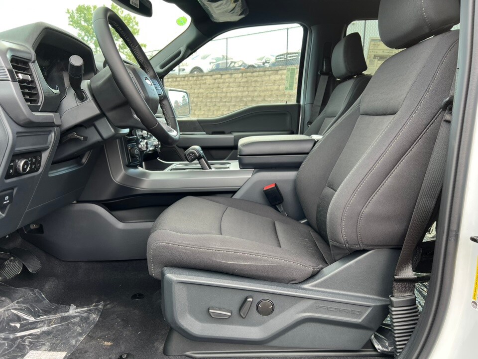 2025 Ford F-150 XLT photo 4