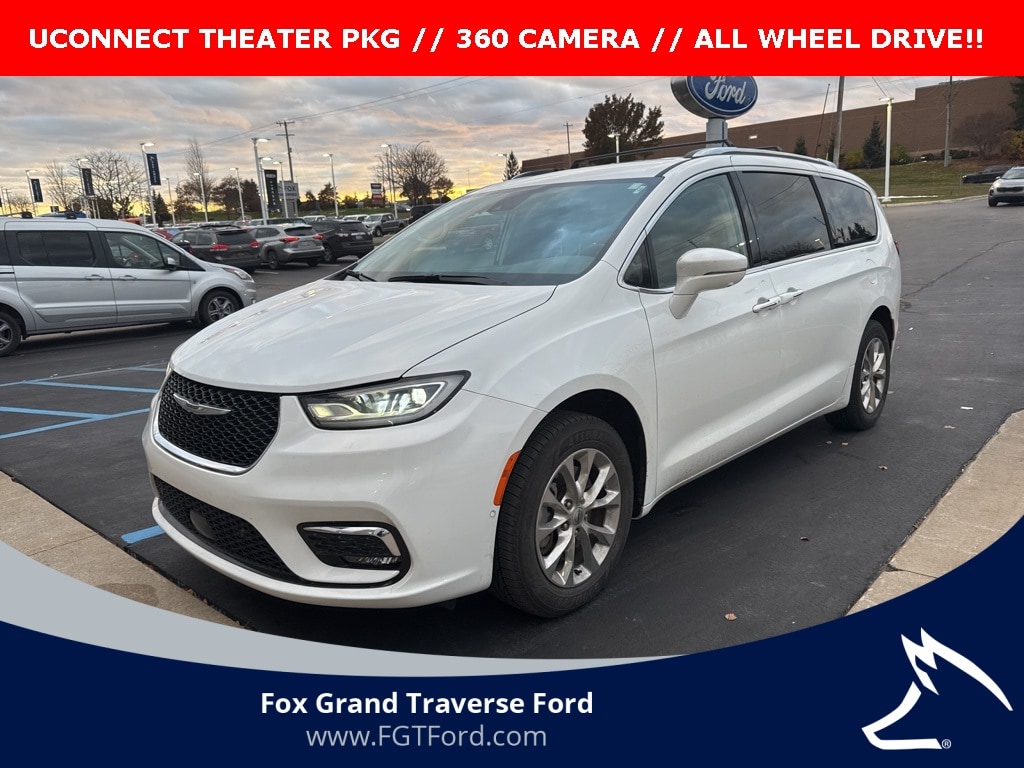 2021 Chrysler Pacifica Touring L's photo