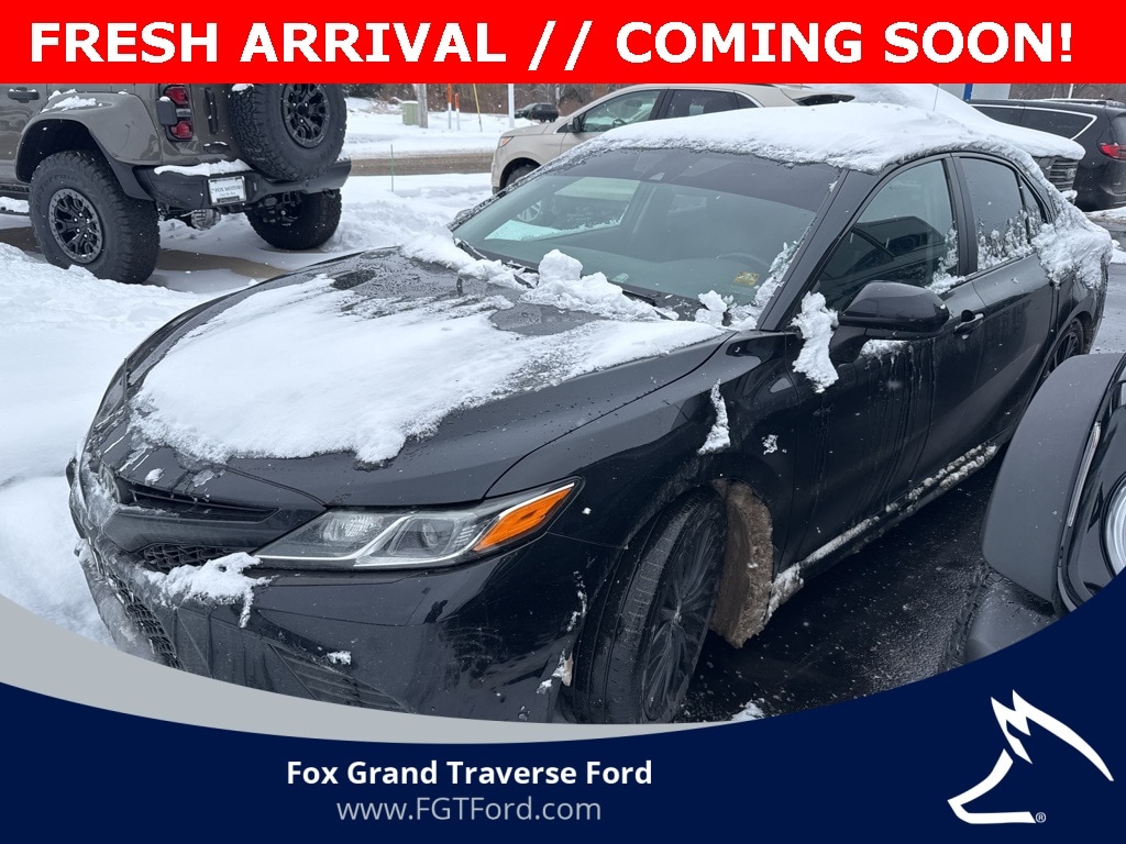 2019 Toyota Camry SE's photo