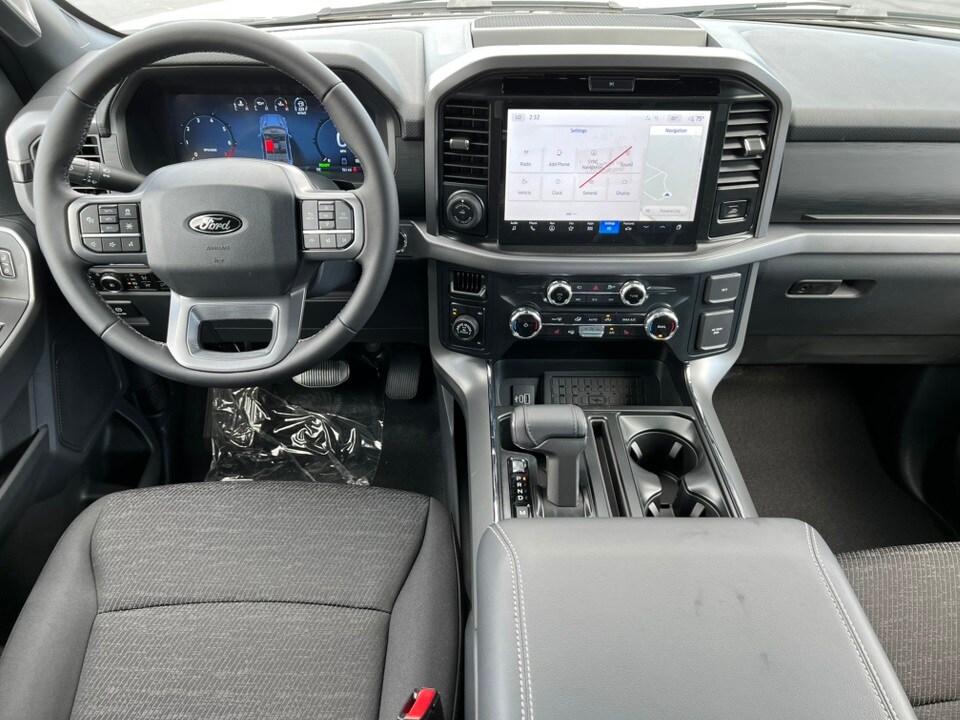 2025 Ford F-150 XLT photo 3
