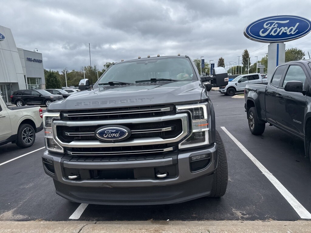 2022 Ford F-350 Platinum photo 2