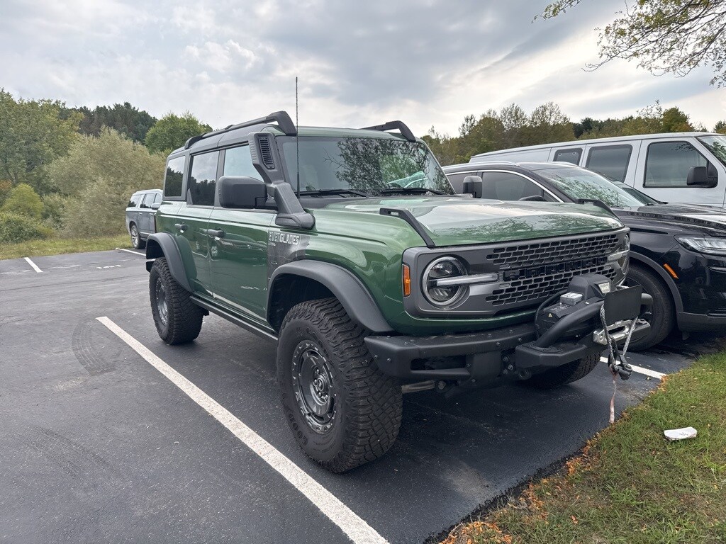 2023 Ford Bronco Everglades photo 2