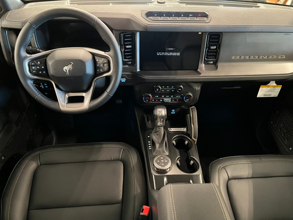 2025 Ford Bronco Badlands photo 2