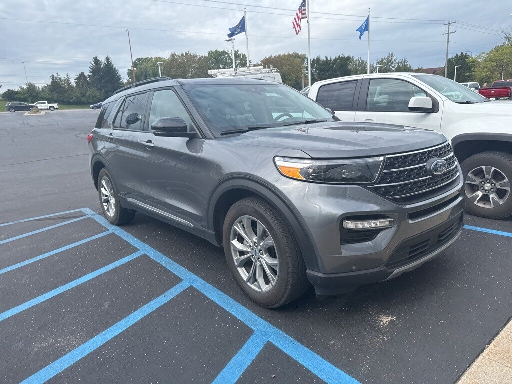 2023 Ford Explorer XLT photo 3