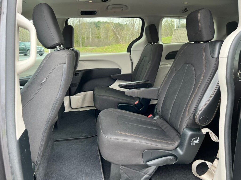 Used 2017 Chrysler Pacifica Touring Van