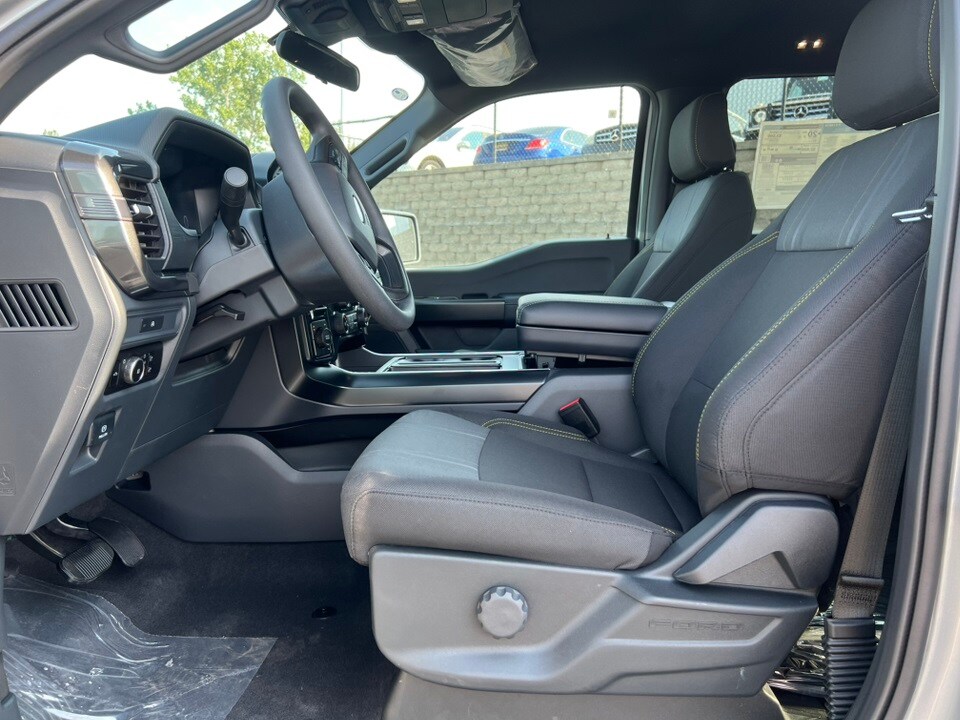 2025 Ford F-150 STX photo 4