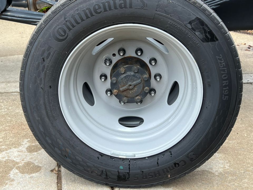 2025 Ford F-450 Super Duty Chassis Cab XL - Photo 9