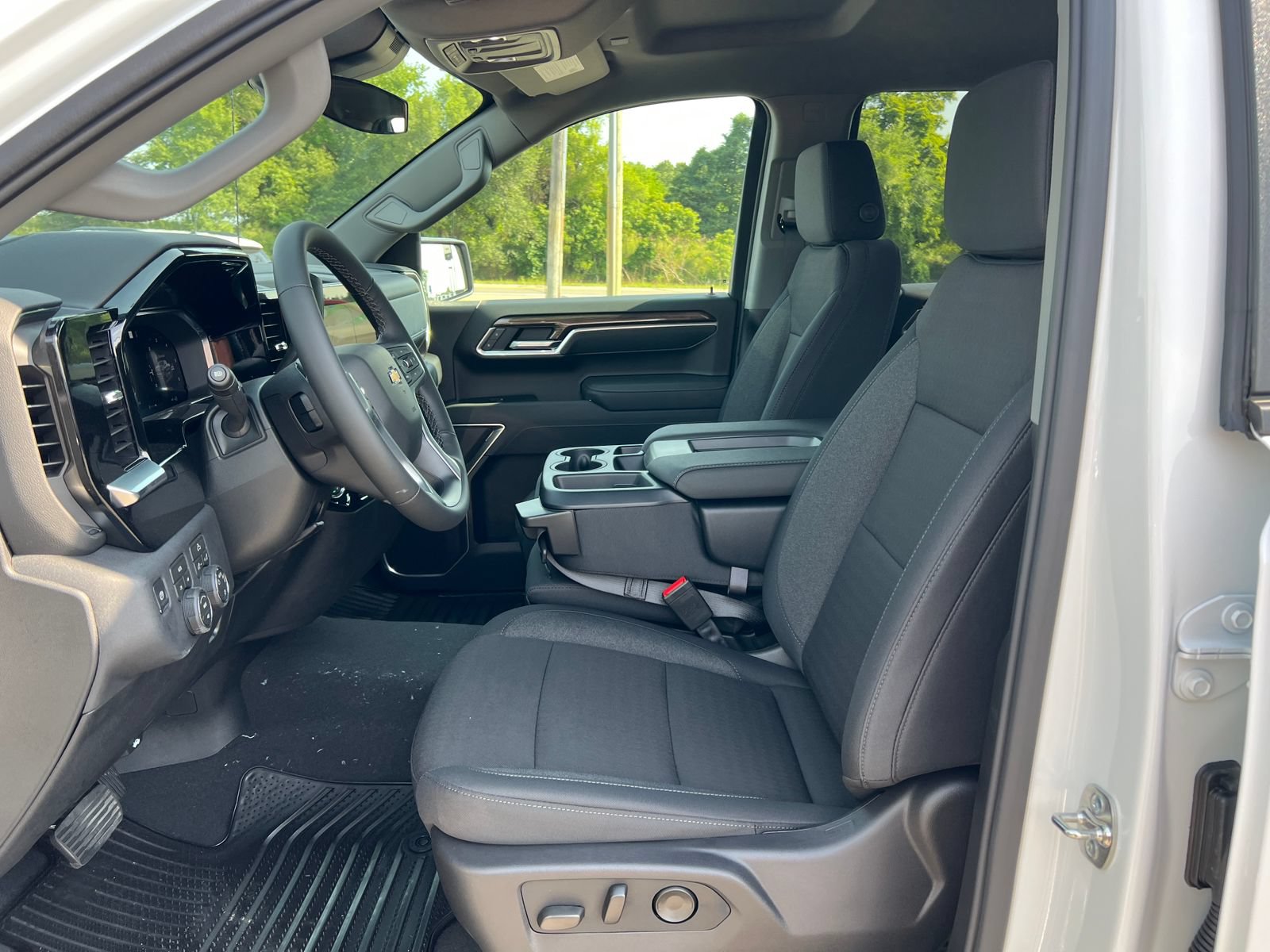 2026 Chevrolet Silverado 1500 LT - Photo 4