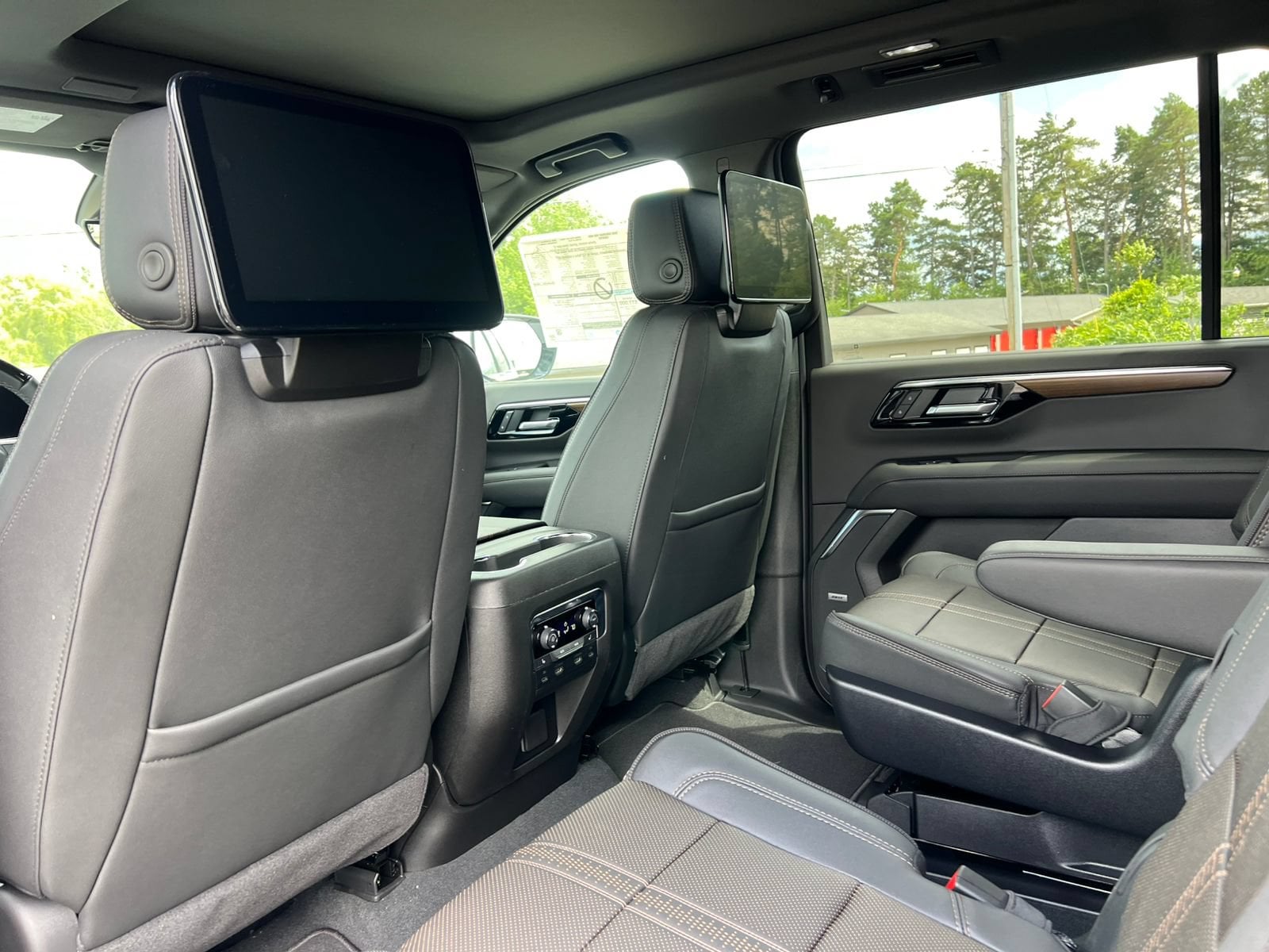 2026 Chevrolet Suburban High Country - Photo 44