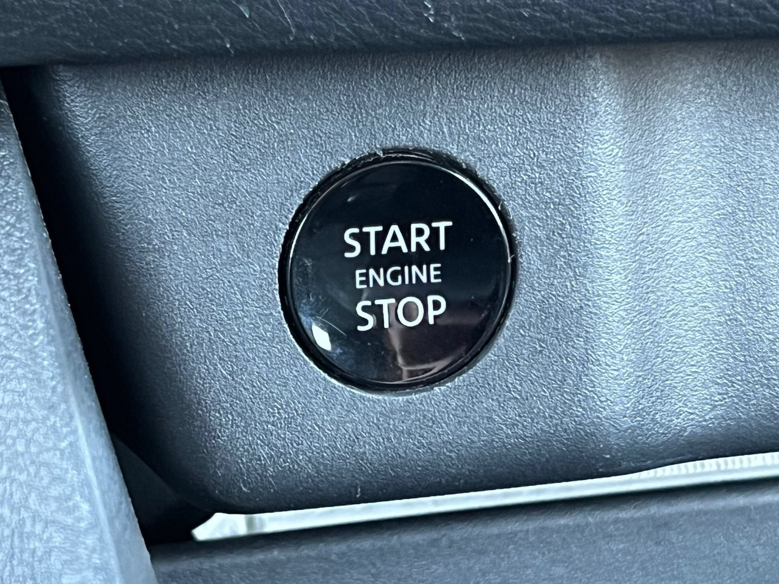 2024 Nissan Rogue SV - Photo 28