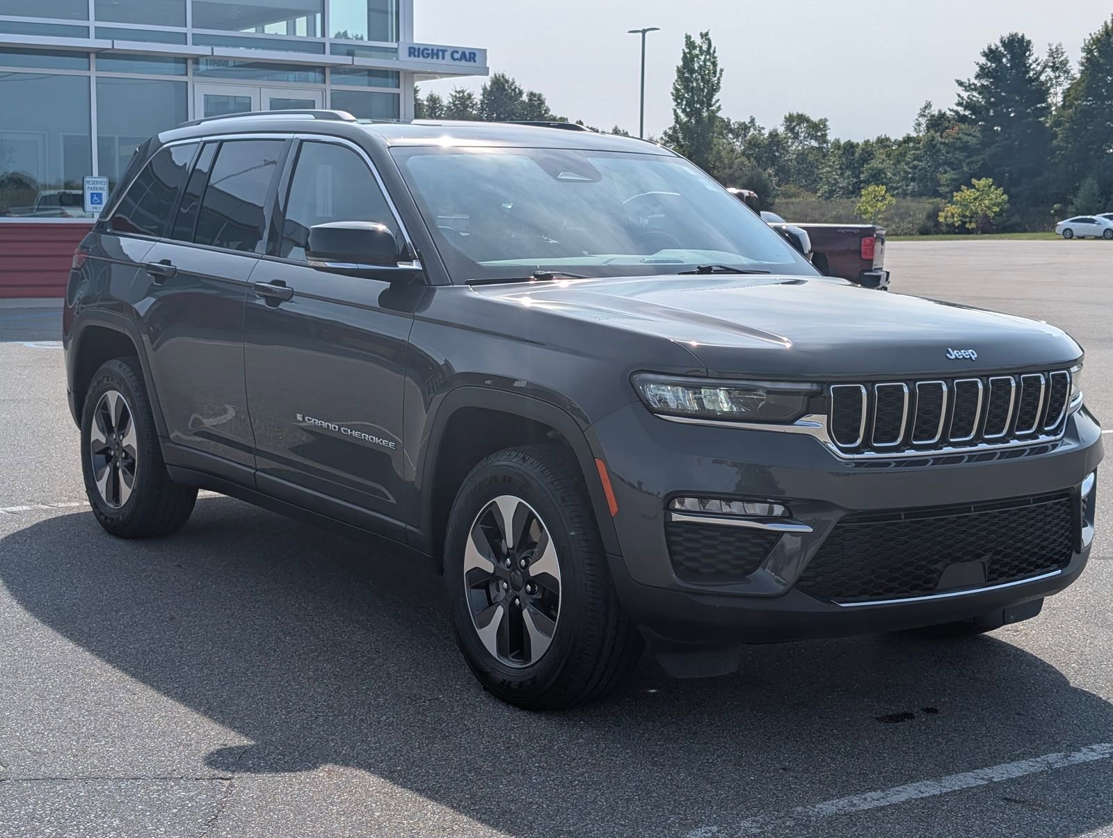 2024 Jeep Cherokee Limited 4xe photo 3