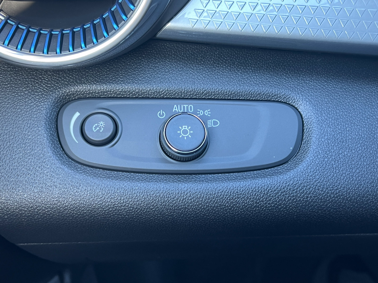 2026 Chevrolet Trax LT - Photo 14