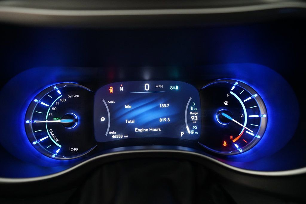 2024 Chrysler Pacifica Hybrid photo 2