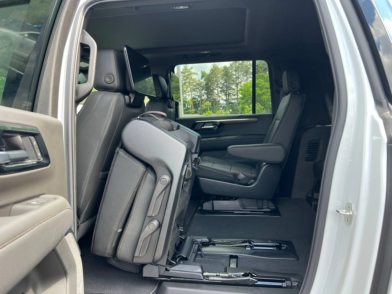 2026 Chevrolet Suburban High Country - Photo 46