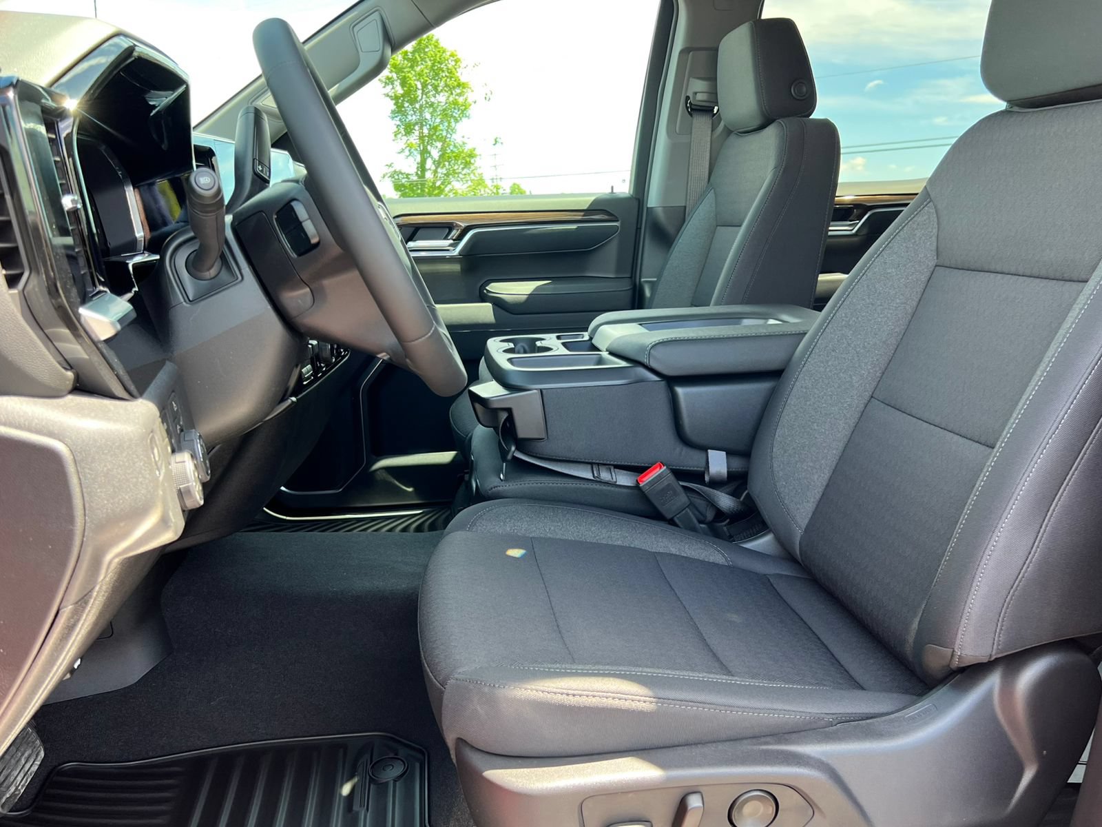 2026 Chevrolet Silverado 1500 LT - Photo 4