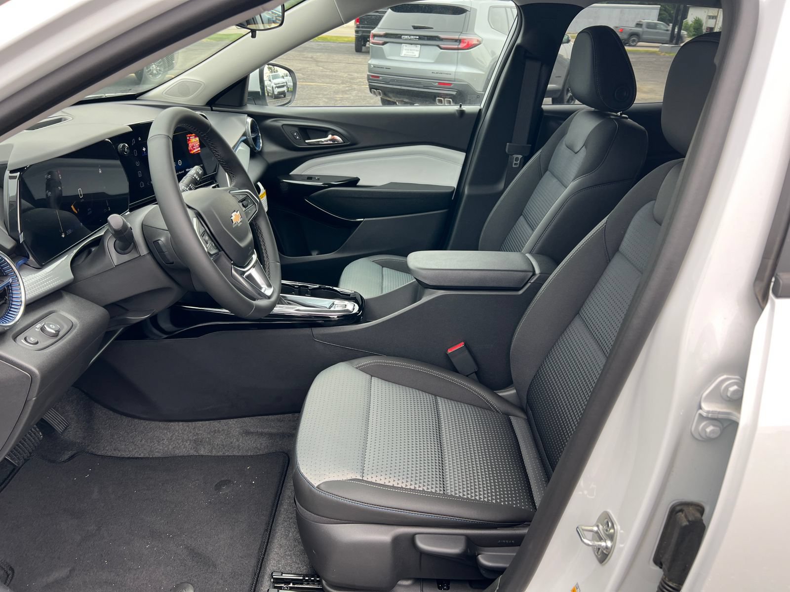 2026 Chevrolet Trax LT - Photo 4