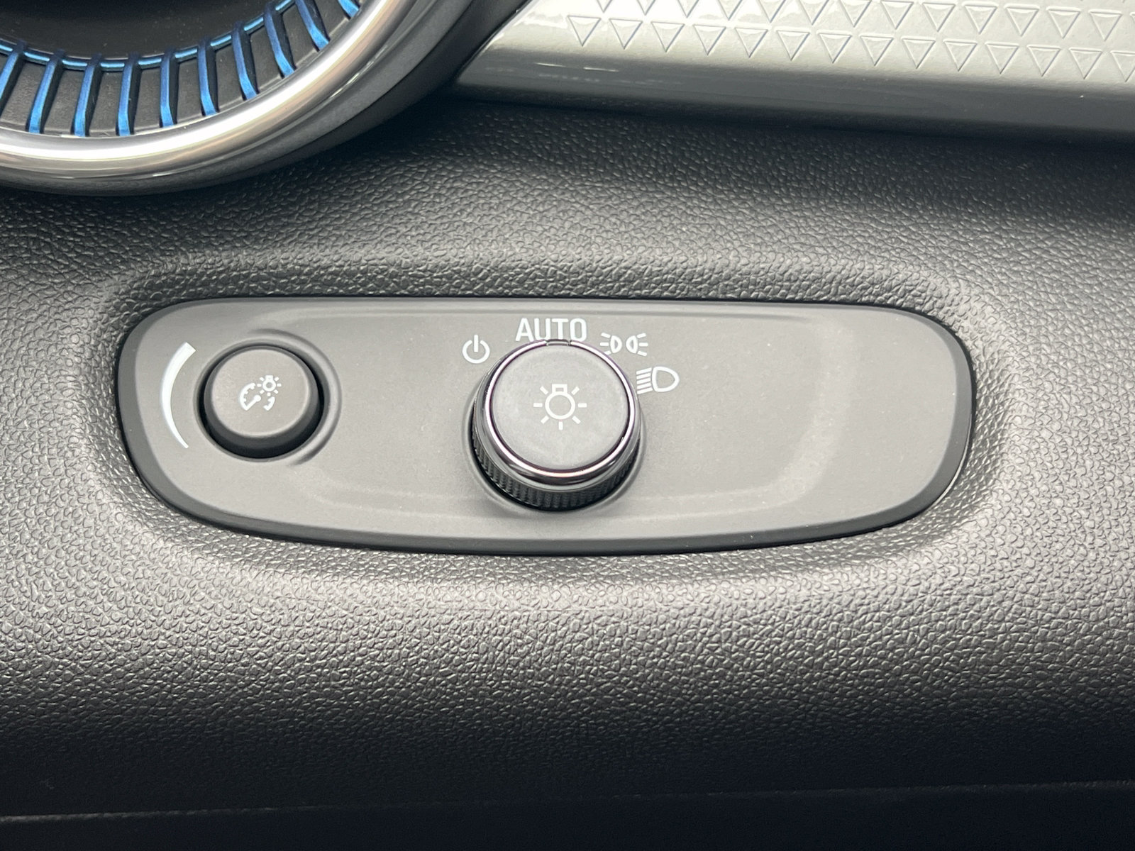 2026 Chevrolet Trax LT - Photo 14