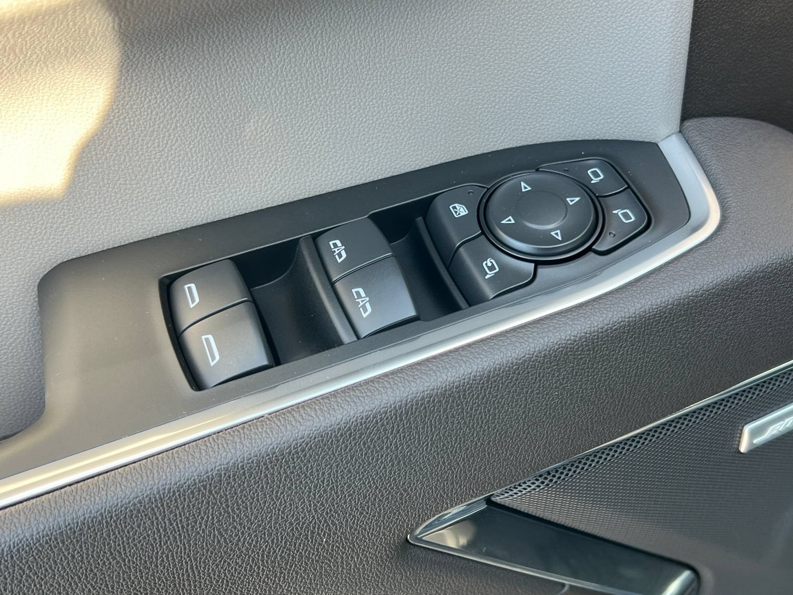 2026 Chevrolet Silverado 1500 LTZ - Photo 15