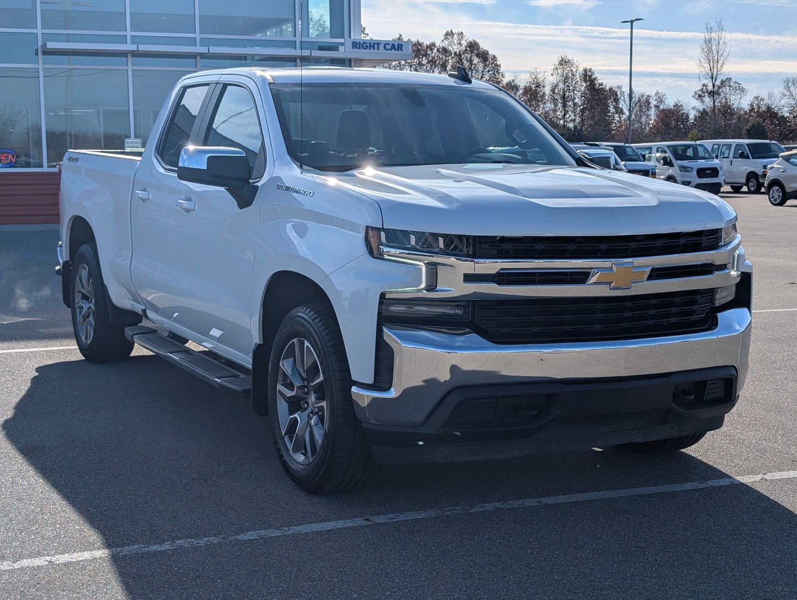 2021 Chevrolet Silverado 1500 LT photo 3