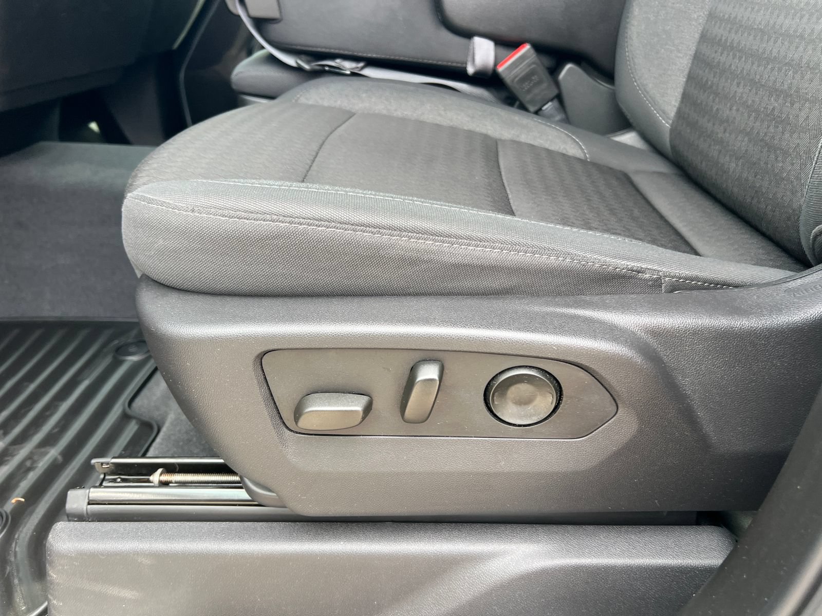2024 Chevrolet Silverado 1500 LT - Photo 14