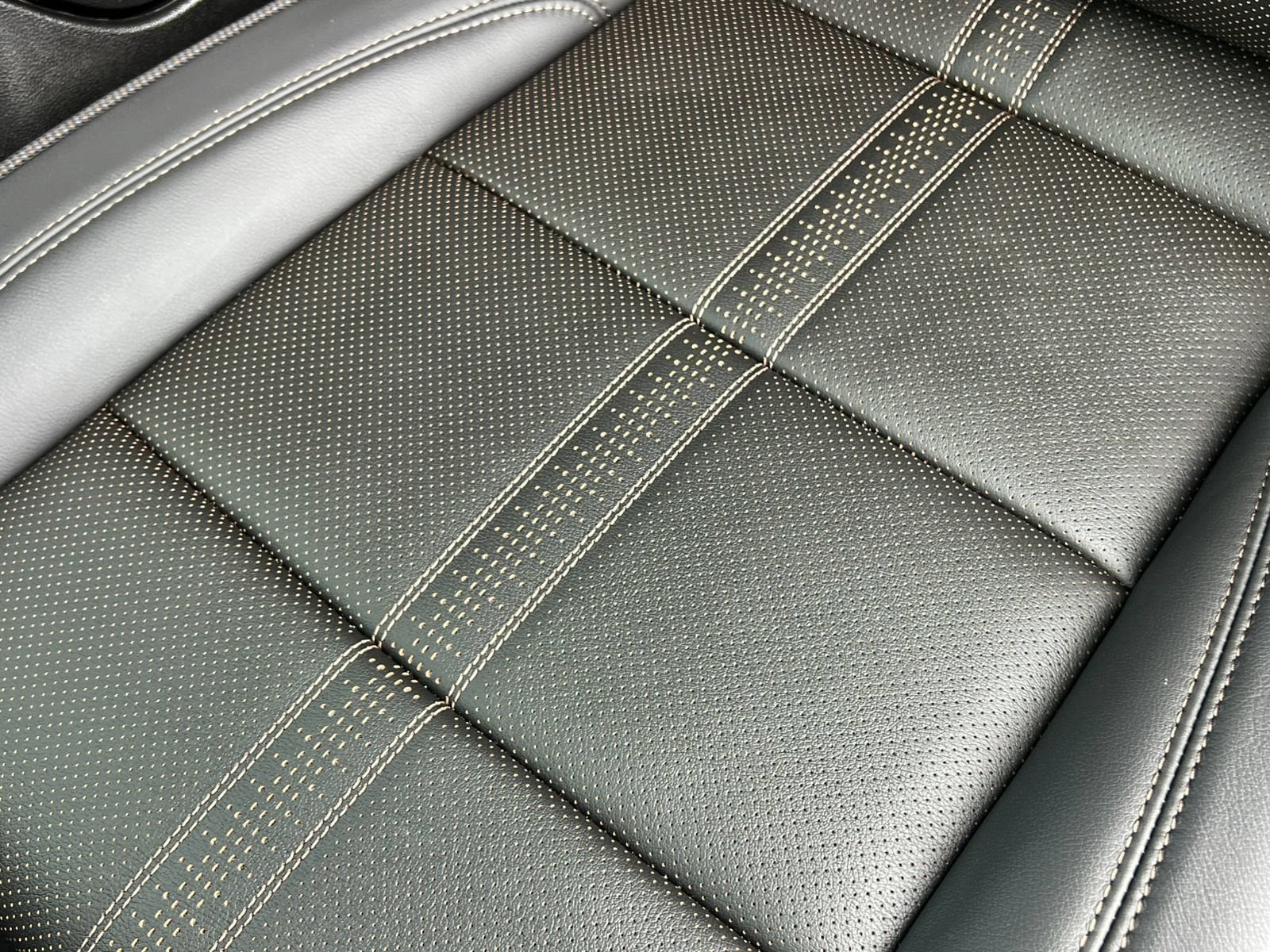 2026 Chevrolet Suburban High Country - Photo 12