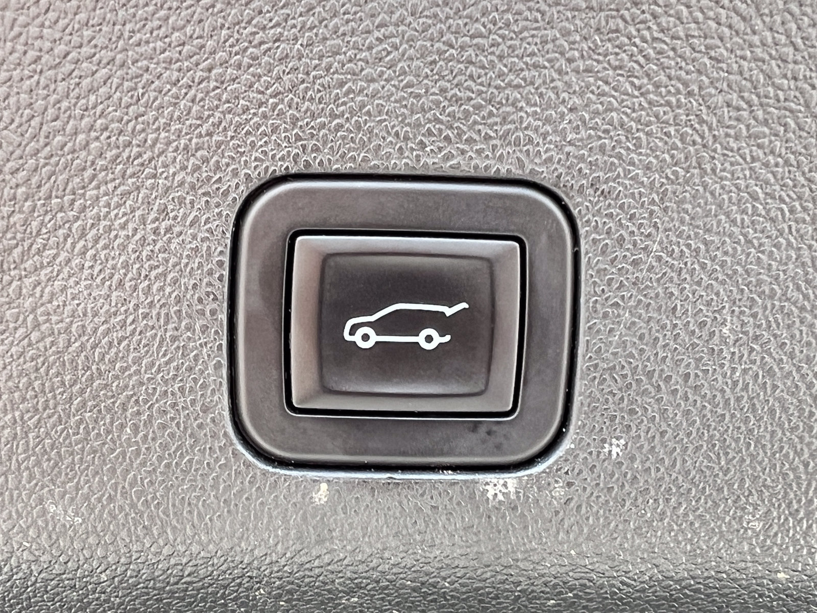 2024 Chevrolet Suburban Z71 - Photo 47