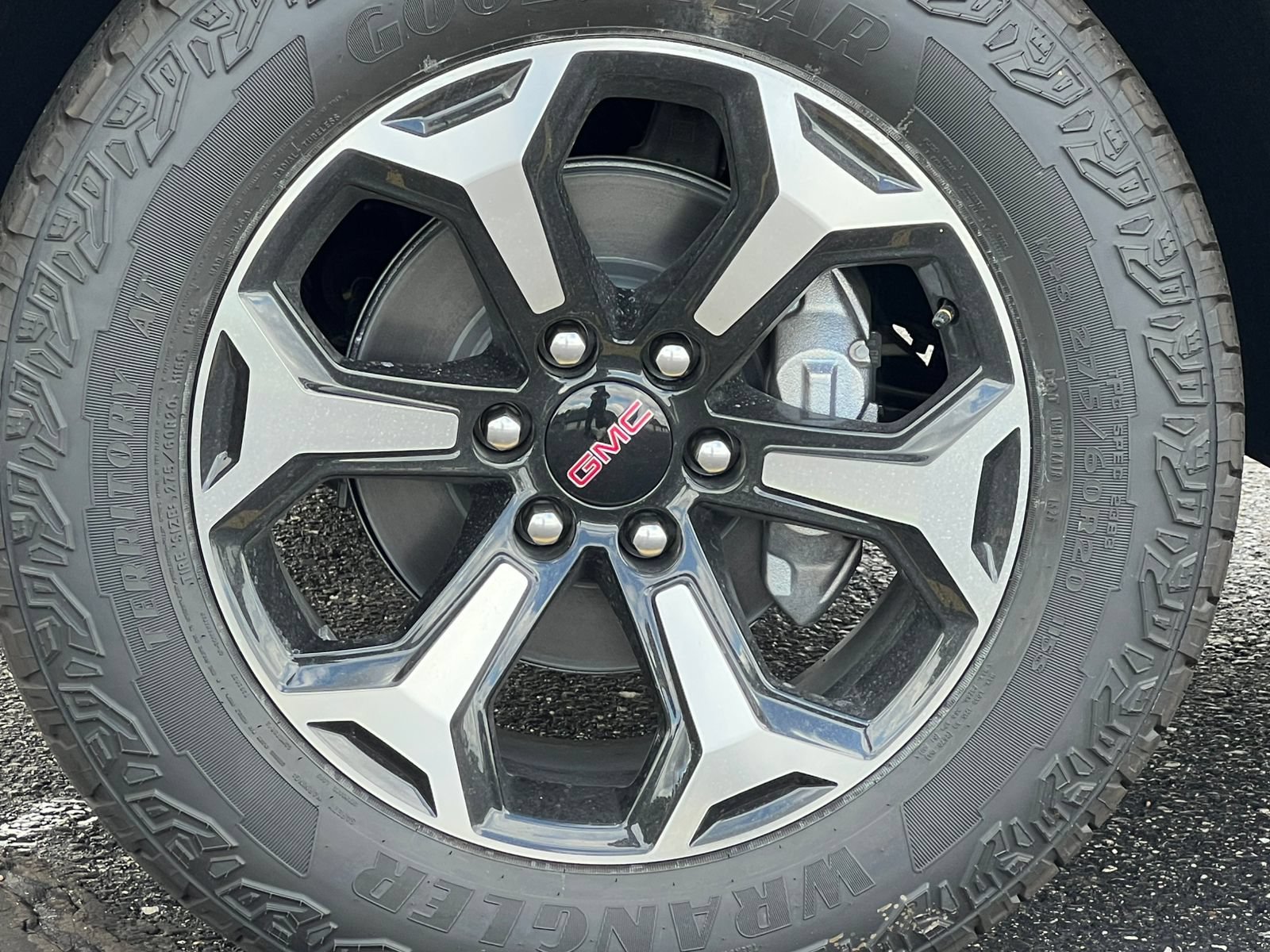 2026 GMC Yukon AT4 - Photo 8