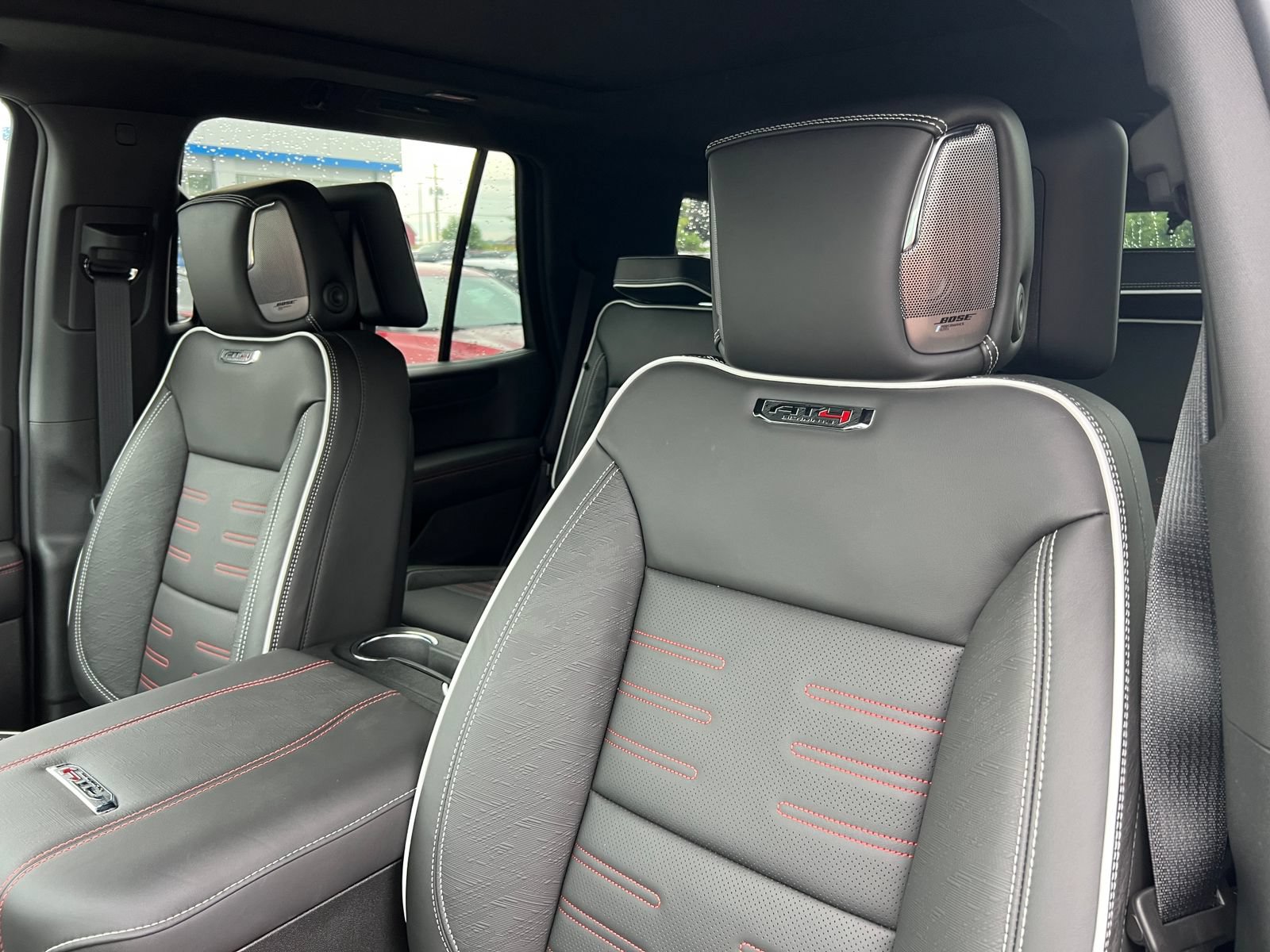 2026 GMC Yukon AT4 Ultimate - Photo 14