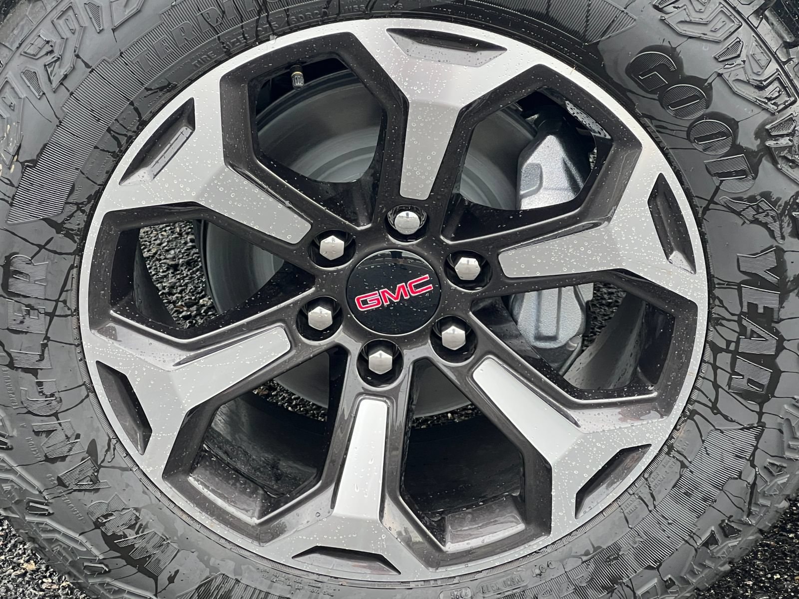 2026 GMC Yukon AT4 Ultimate - Photo 8