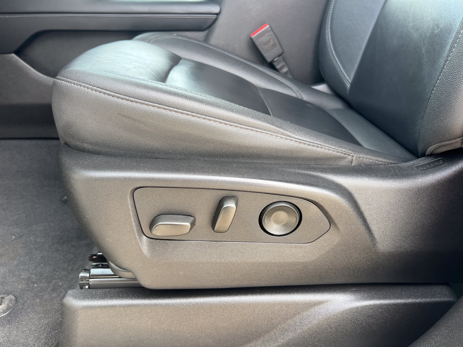 2024 Chevrolet Suburban Z71 - Photo 18