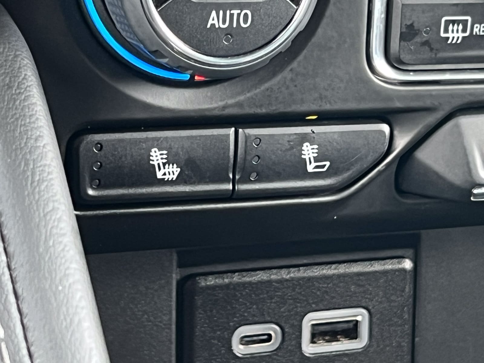 2024 Chevrolet Suburban Z71 - Photo 36