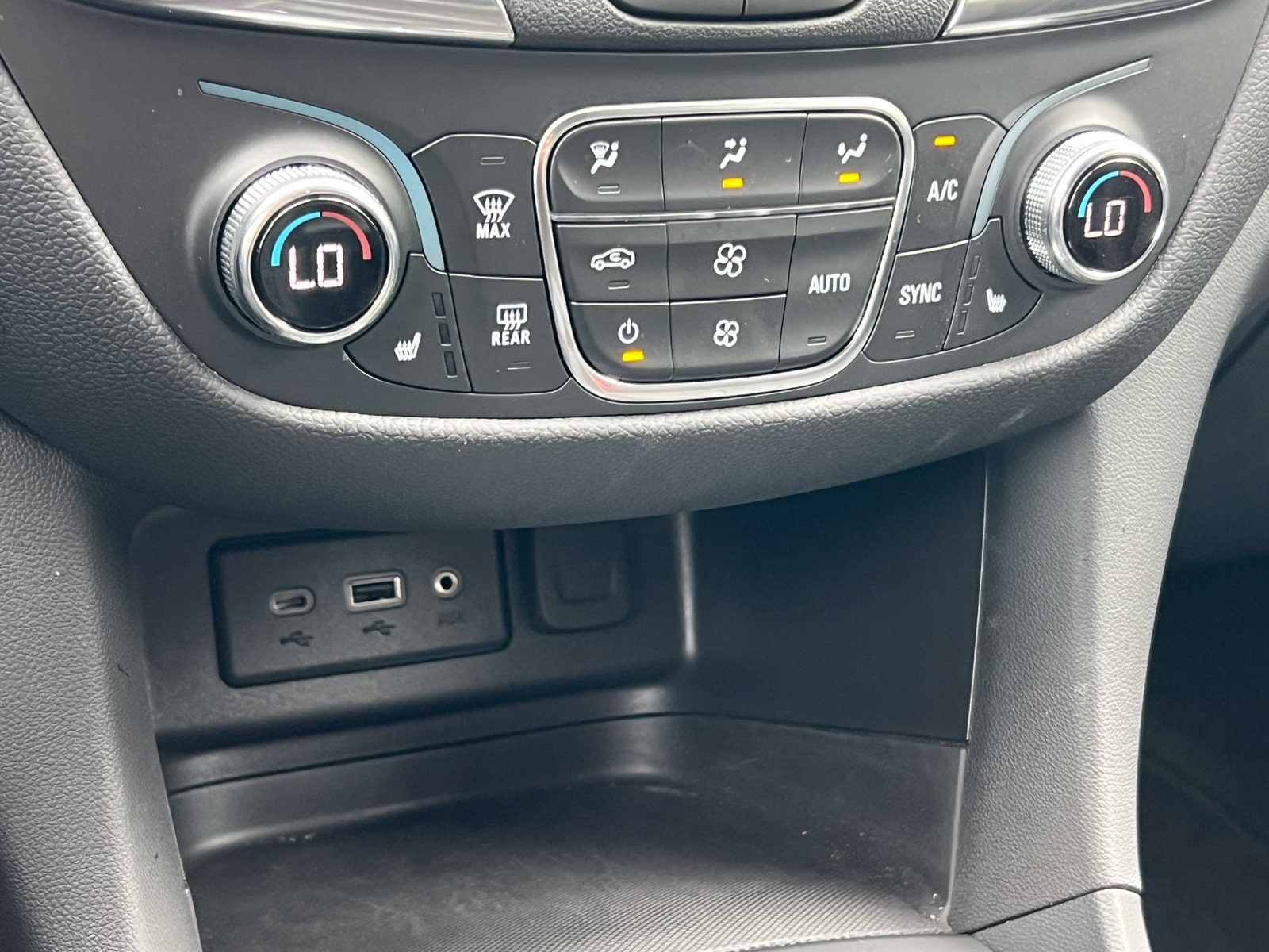 2024 Chevrolet Equinox LT - Photo 23
