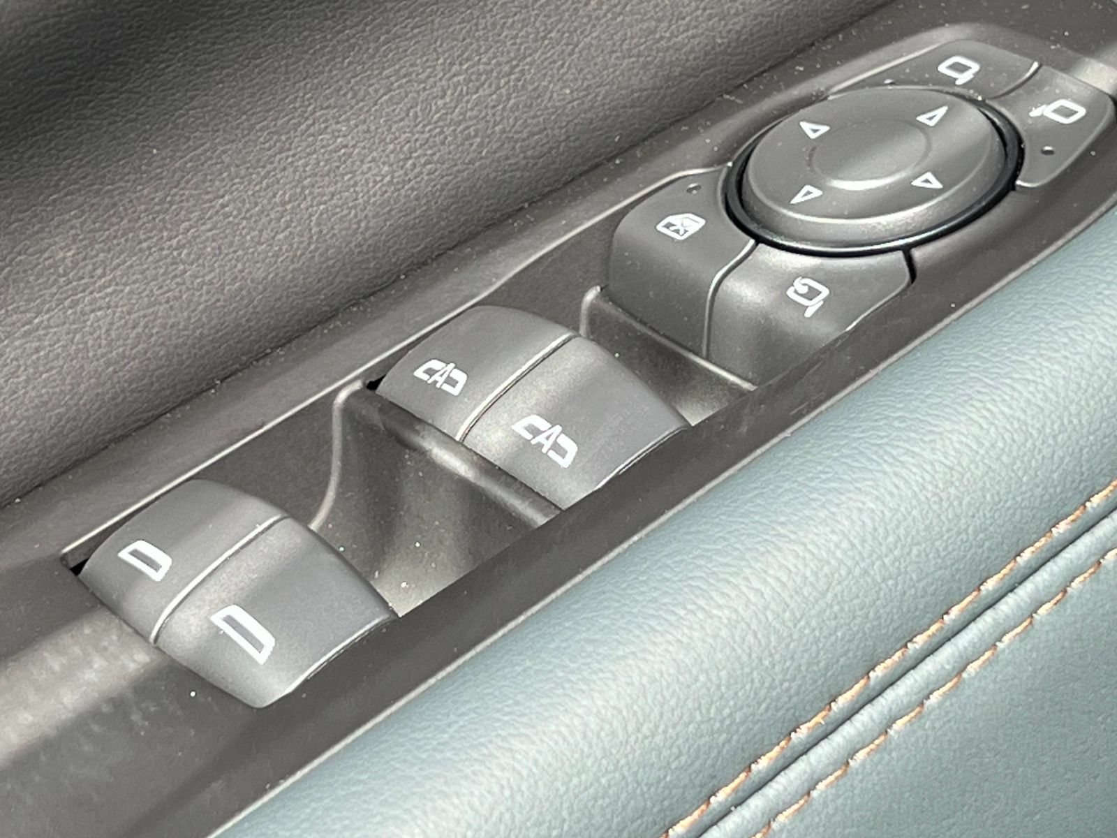 2026 GMC Yukon AT4 - Photo 18