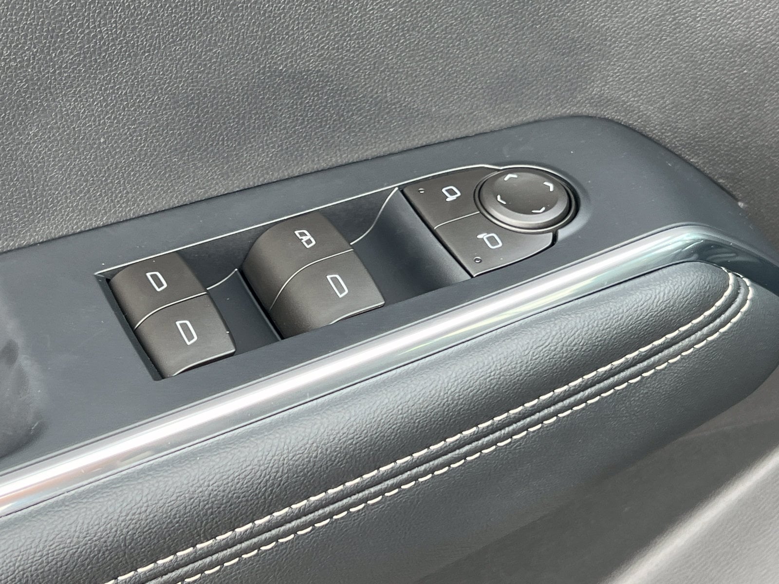 2027 GMC Acadia Elevation - Photo 15
