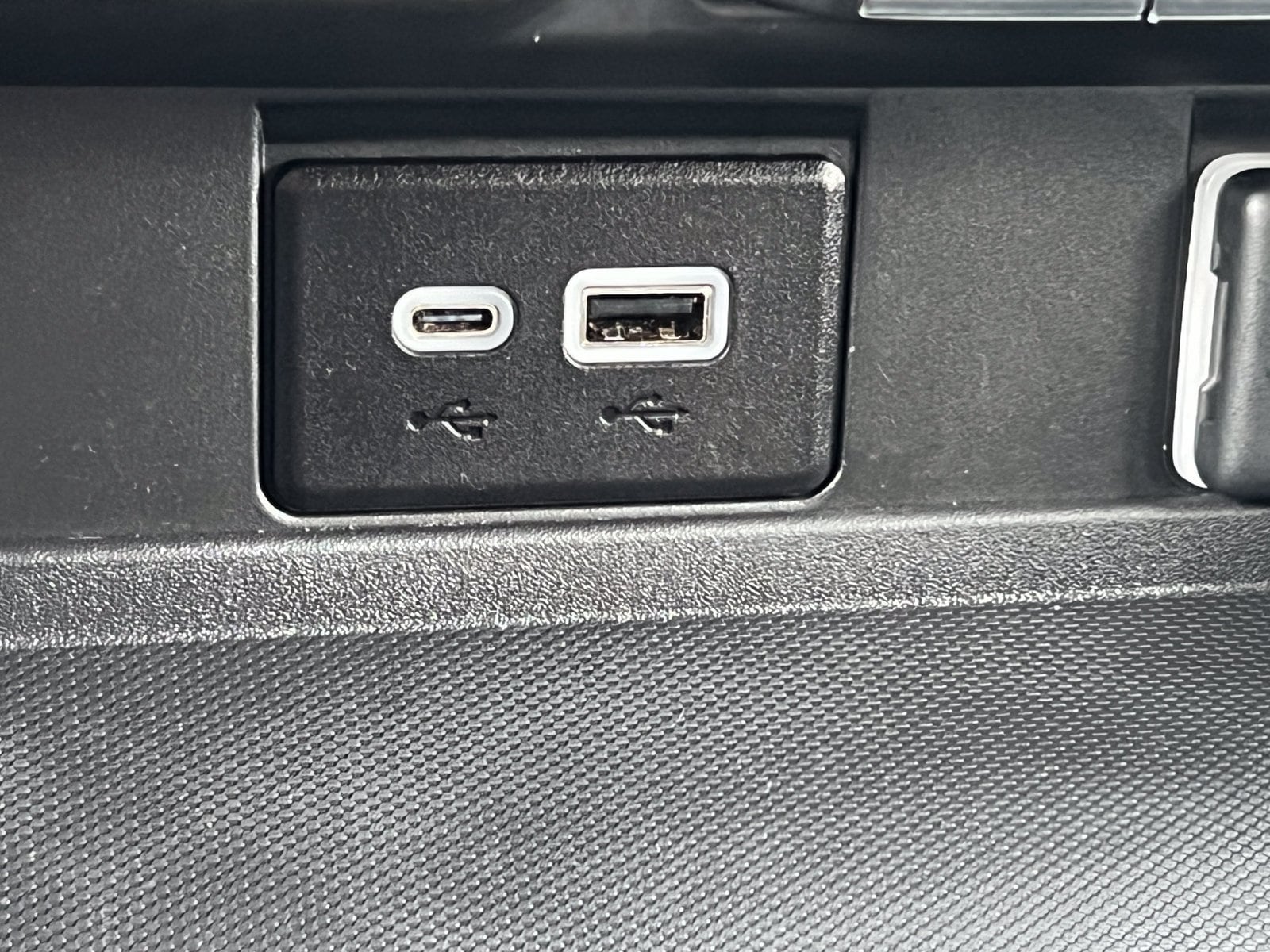 2024 Chevrolet Suburban Z71 - Photo 37