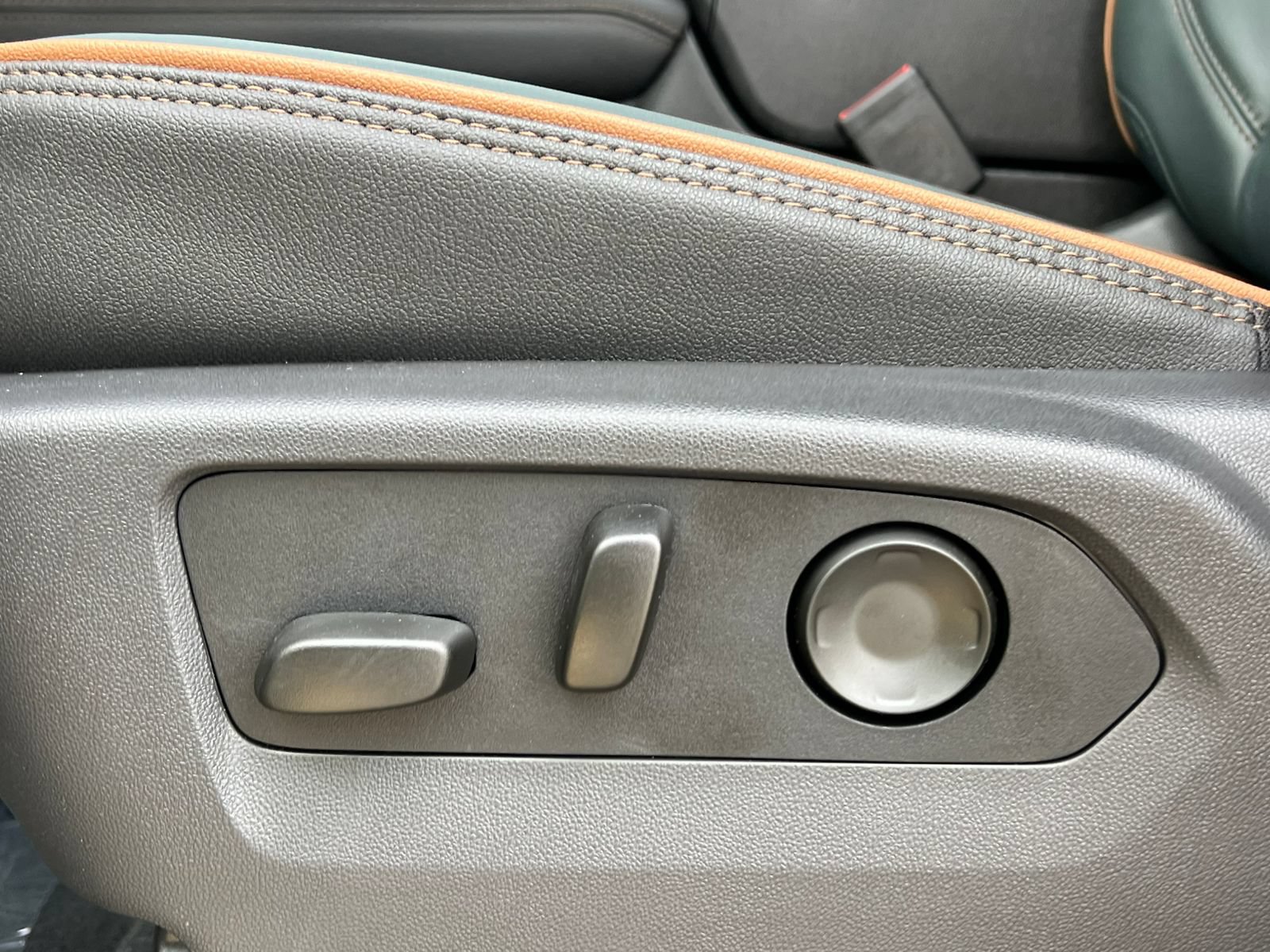 2026 GMC Yukon AT4 - Photo 11