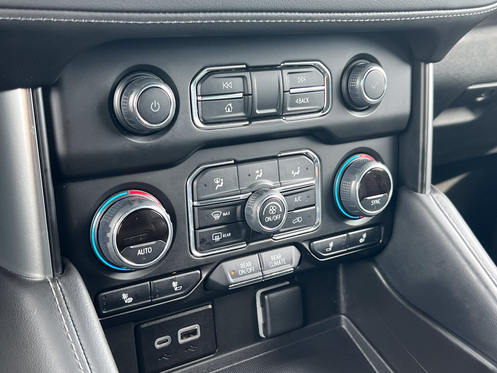 2024 Chevrolet Suburban Z71 - Photo 35