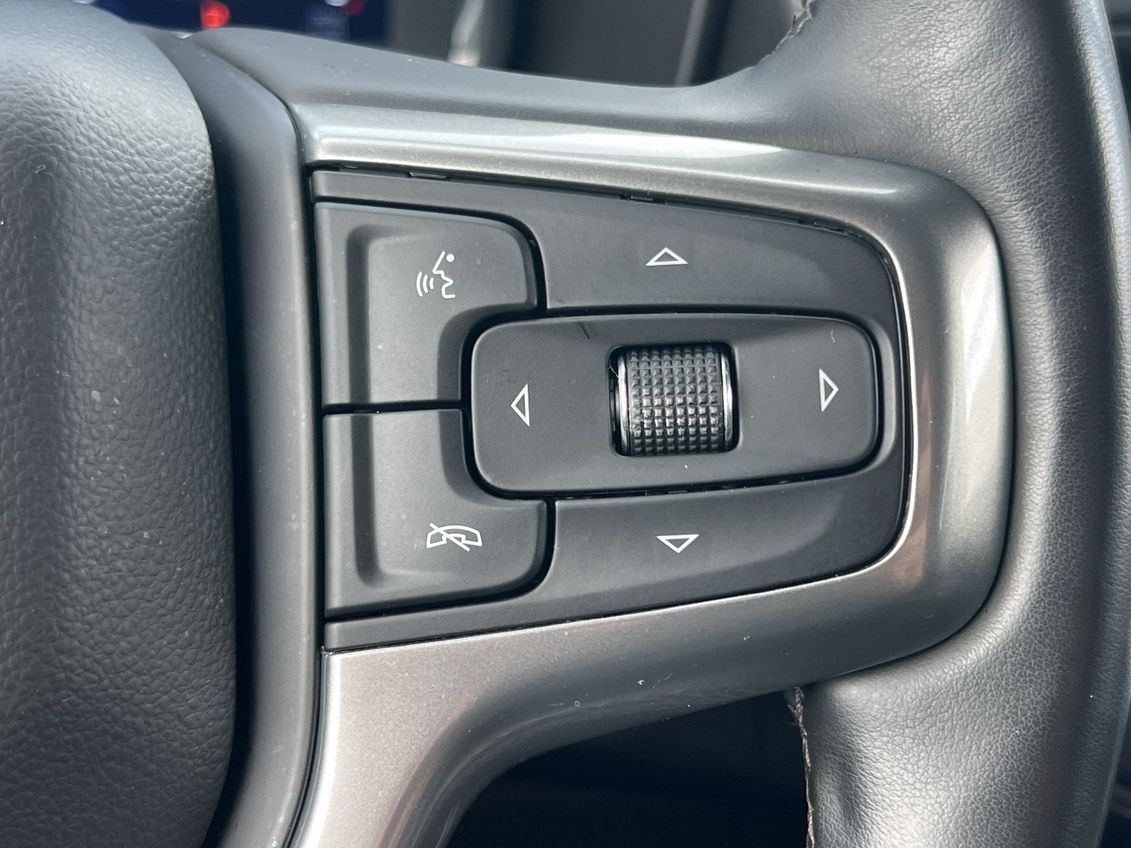 2024 Chevrolet Suburban Z71 - Photo 31