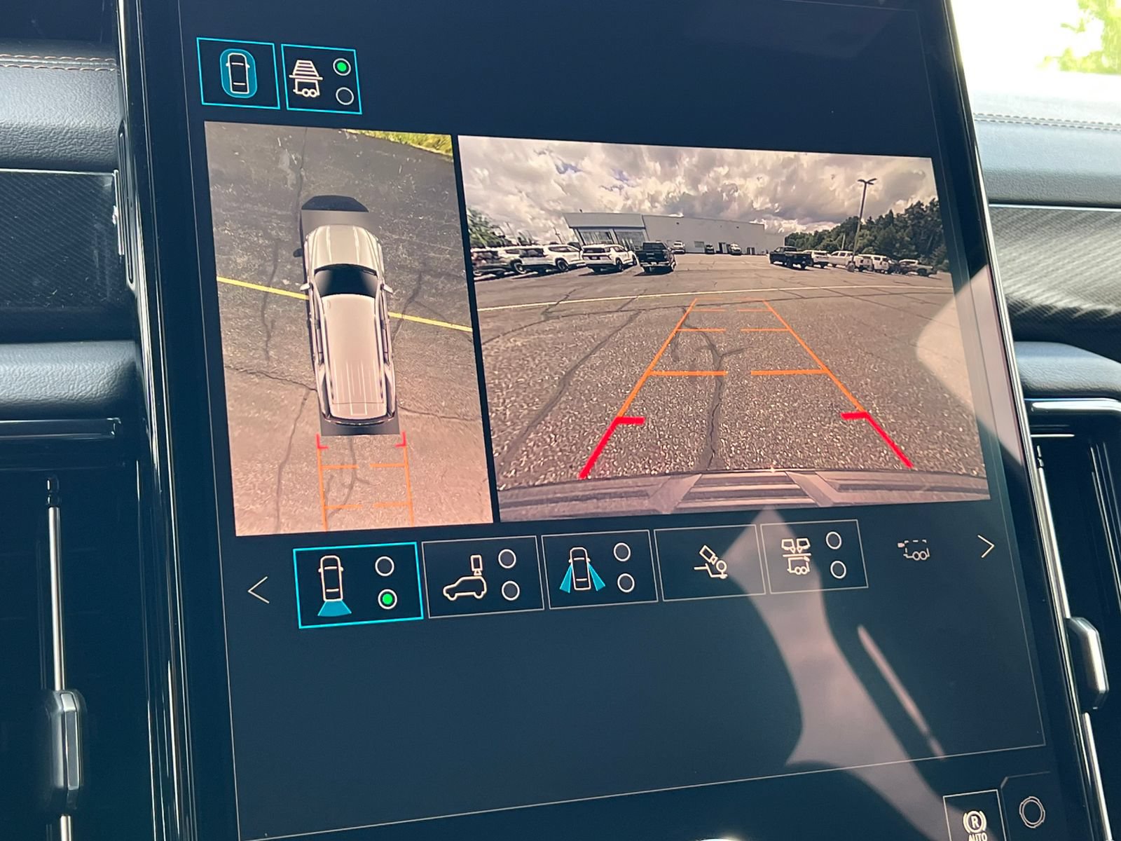 2026 GMC Yukon AT4 - Photo 33