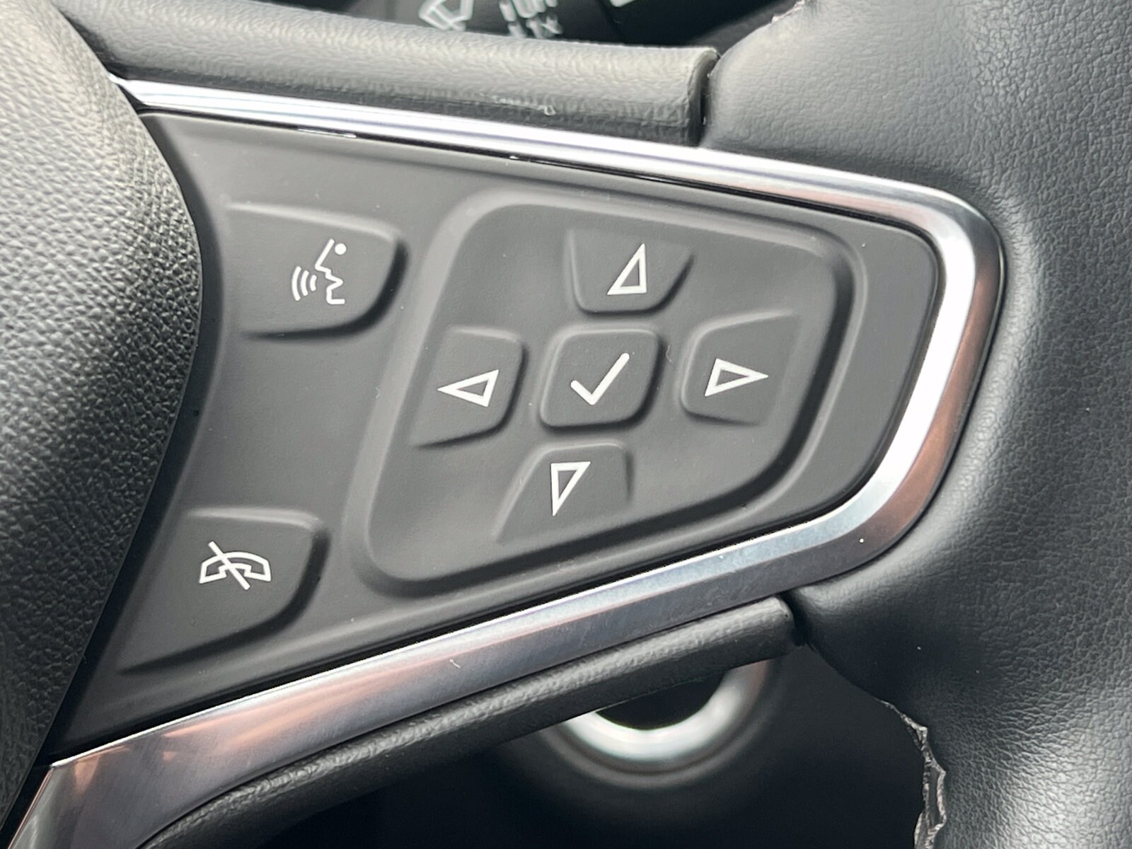 2024 Chevrolet Equinox LT - Photo 19