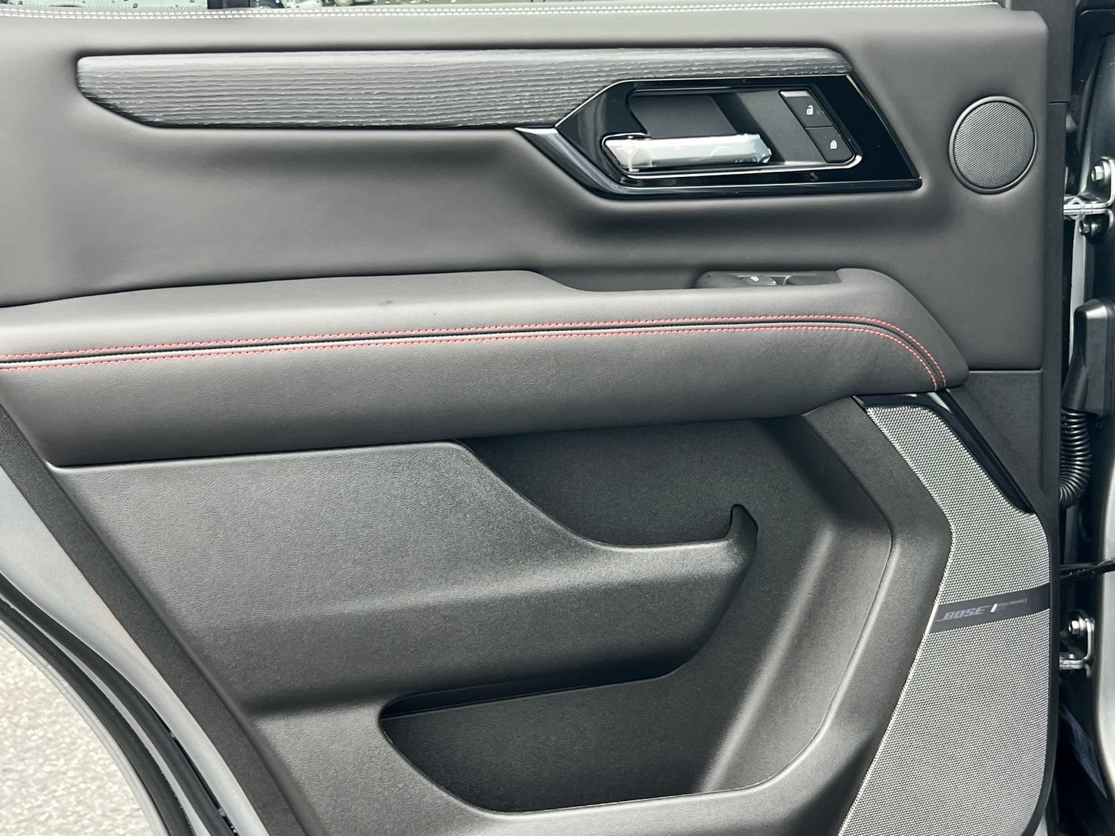 2026 GMC Yukon AT4 Ultimate - Photo 38